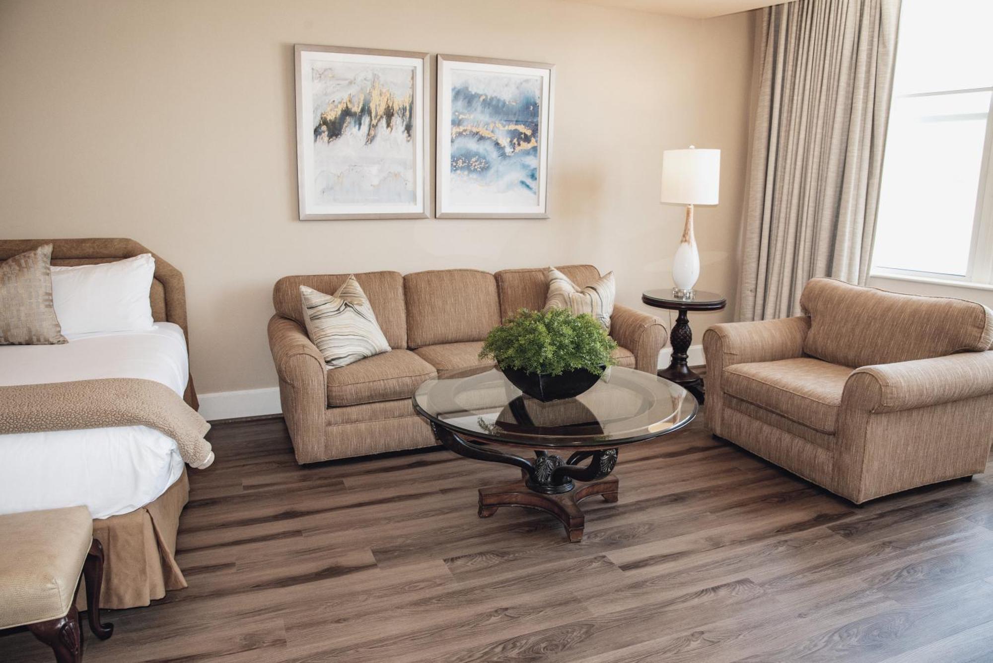 Superior Queen Suite with Two Queen Beds and Sofabed - Non Smoking,1499509102:JPEG