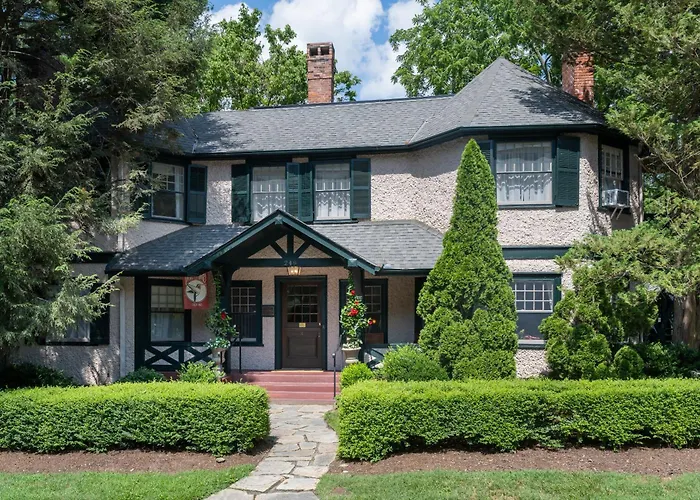 Pinecrest Bed & Breakfast