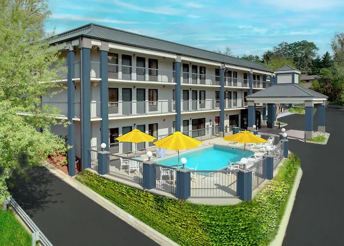 Motel: Clarion Pointe Biltmore Village