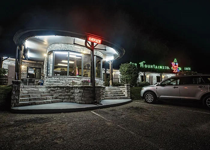 Cheap hotel: The Mountaineer Inn - Asheville