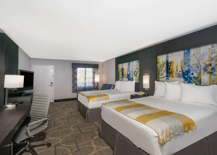 Motel: Days Inn By Wyndham Asheville Downtown North